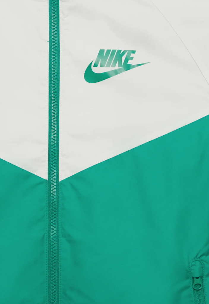 Chaqueta Nike Niño con capucha Windrunner Verde 850443-365.