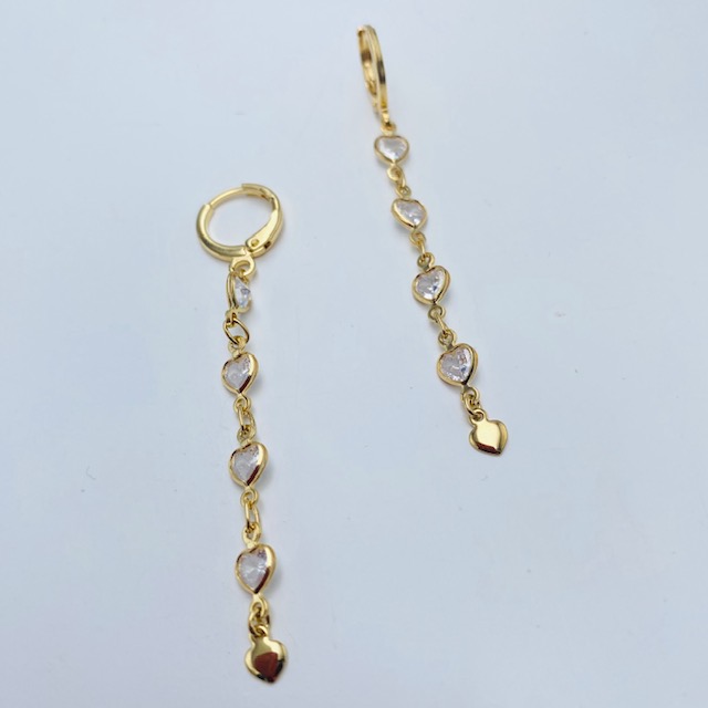 Aretes arracadita con corazones cristal transparente-Baño de oro 18K- aretes dorados, aretes largos.