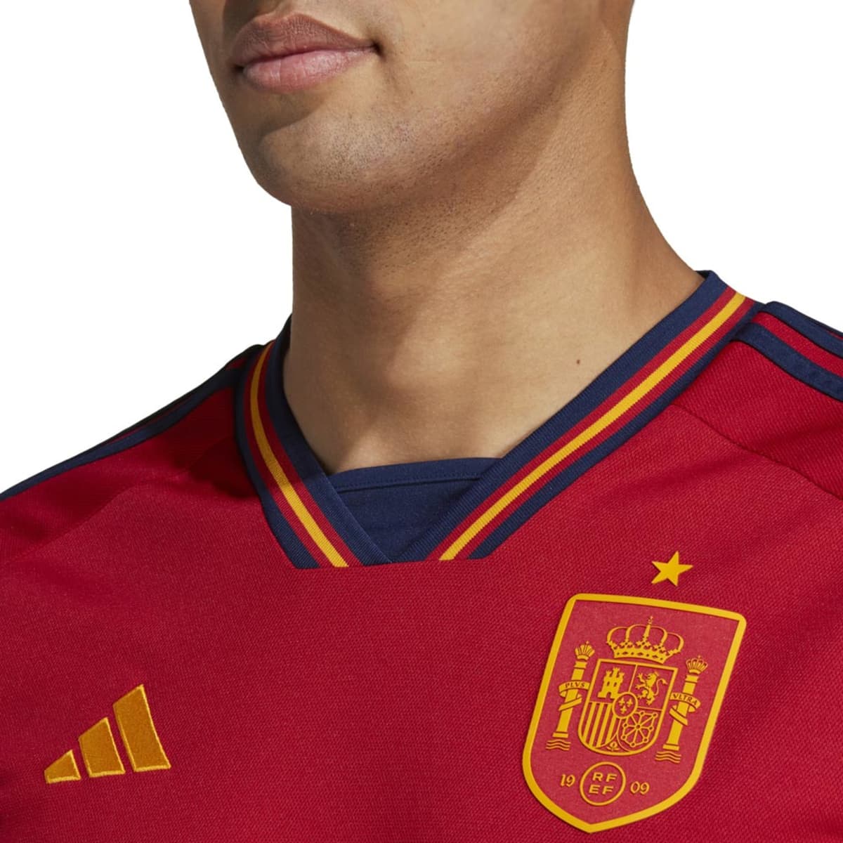 Jersey local de la Selección Española de fútbol, mod. 1058187
