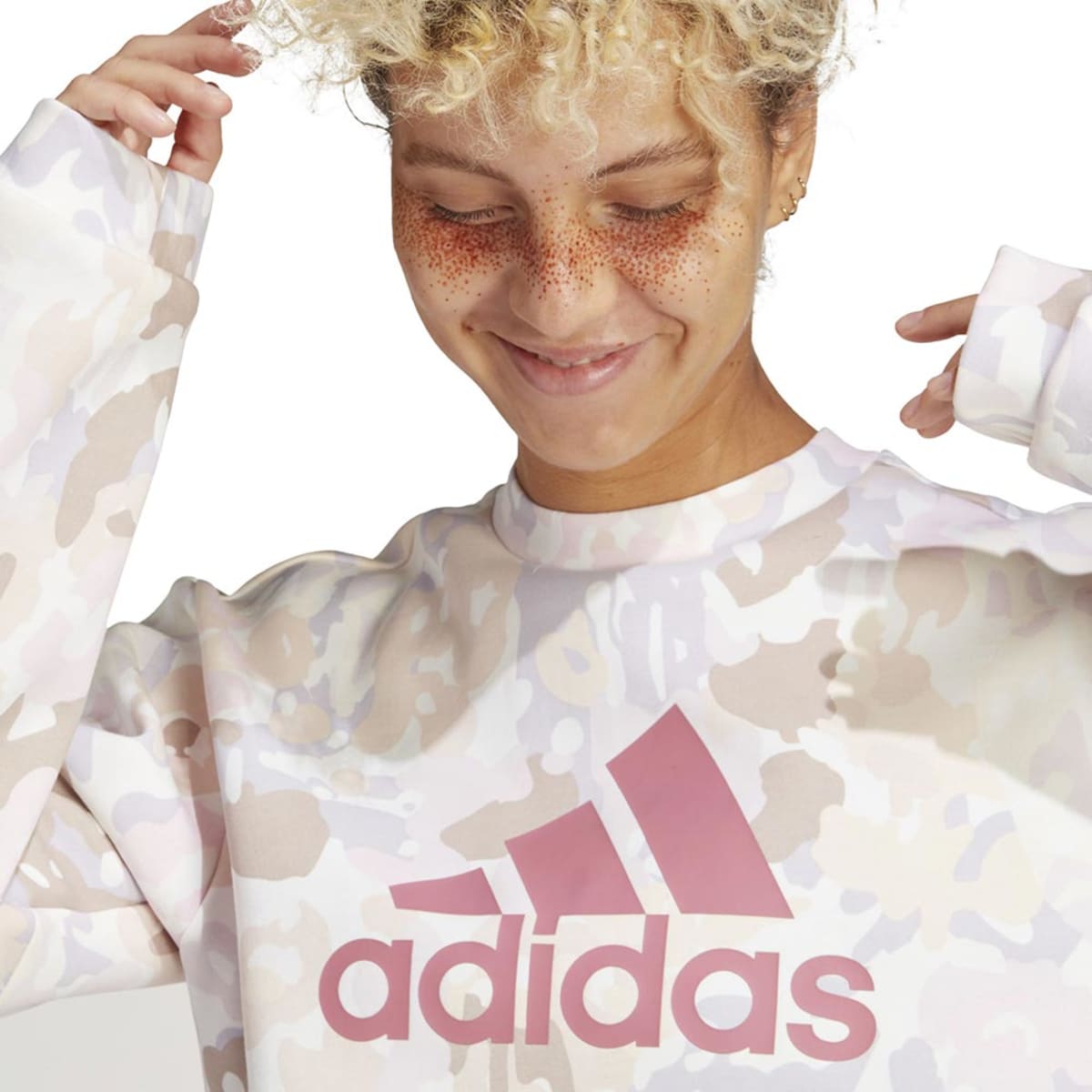 Sudadera adidas estampada multicolor para mujer, mod. 1088709