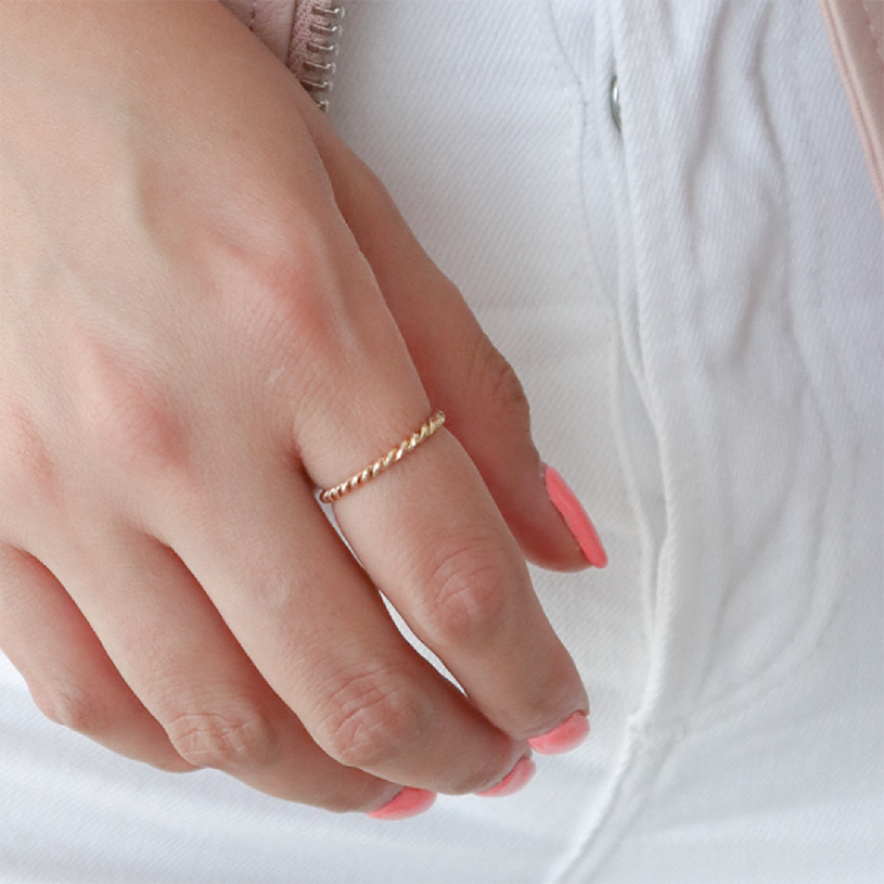 Anillo sencillo de plata con baño de oro , Colección Bejuco, Joyería para Mujer de Anante Joyería