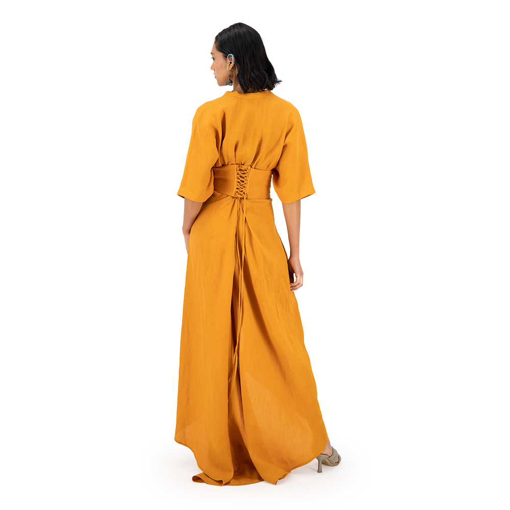 Vestido largo con corsette Merkabá x Dafne Canales mostaza lino