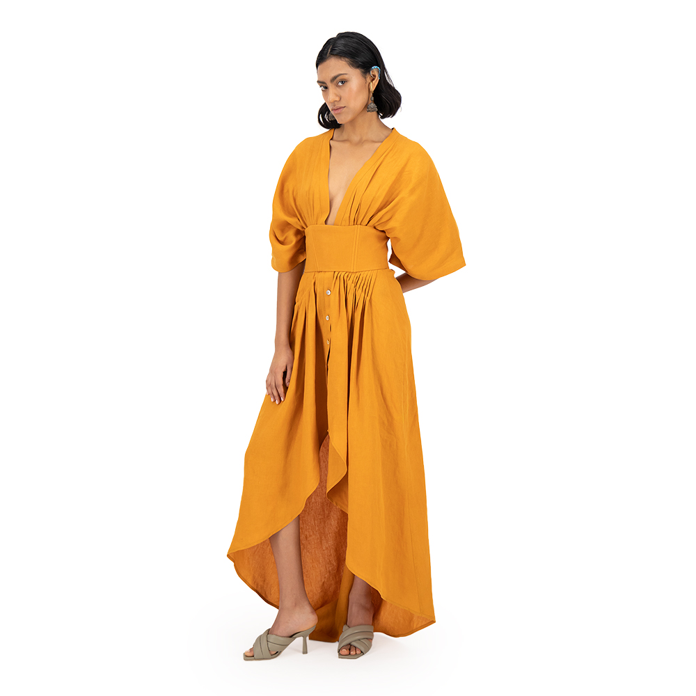 Vestido largo con corsette Merkabá x Dafne Canales mostaza lino