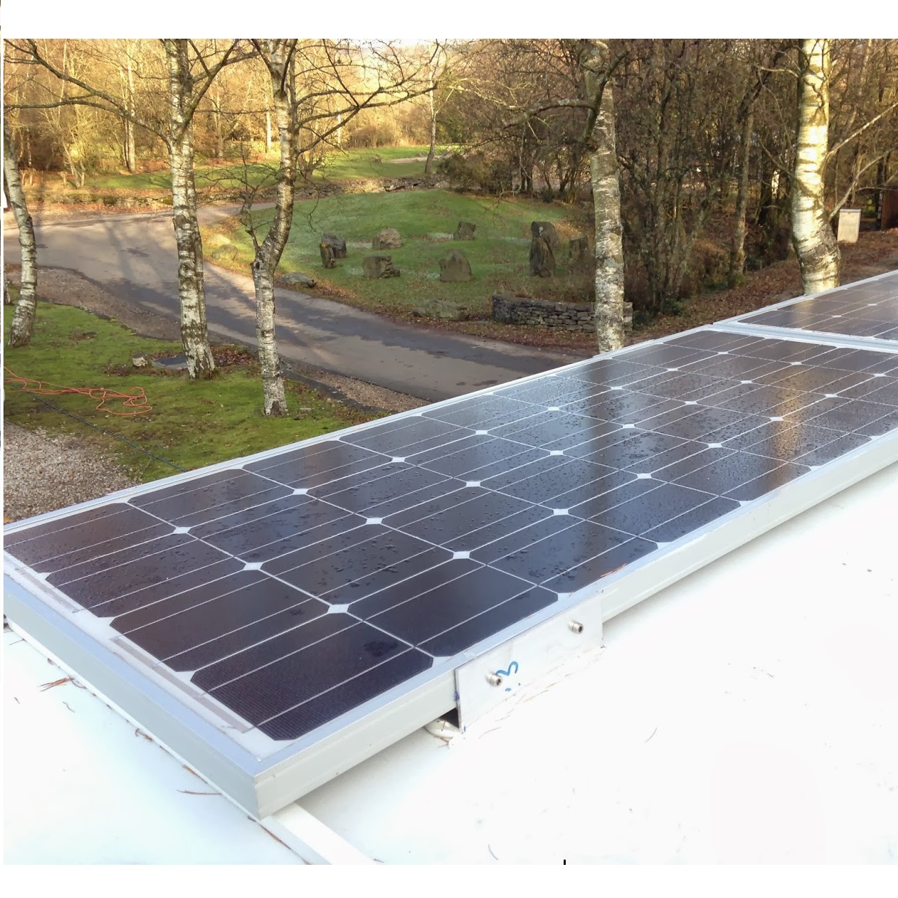 Panel Solar Monocristalino de 250 Watts Compacto Liviano y Facil de Instalar ideal para para Alimentar Multiples Equipos Eléctricos / Master /  MP-CELDA250W