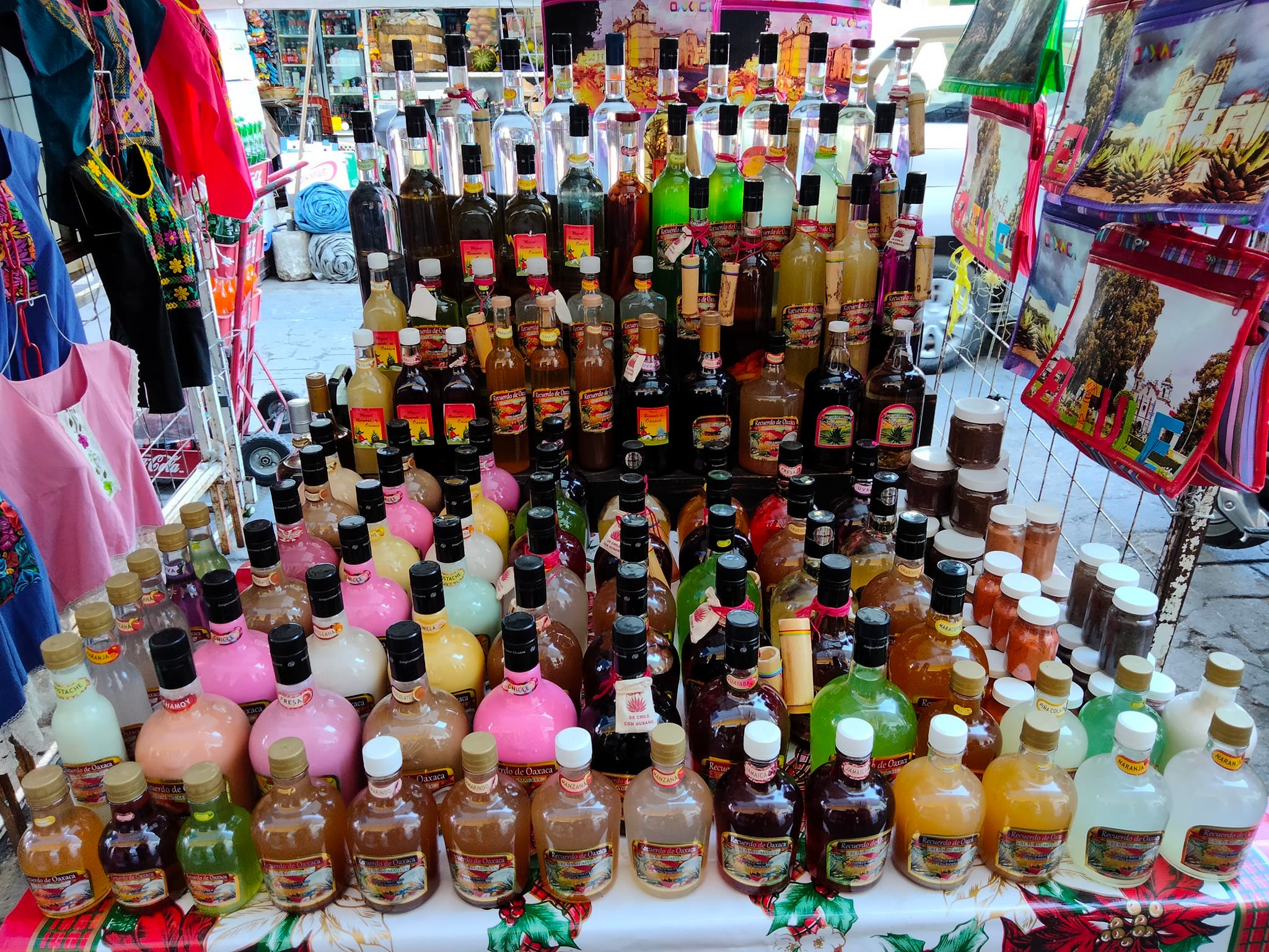 Botella Mezcal Sabores 1 LT Espadin Oaxaca Tamarindo, Fresa, Mango,