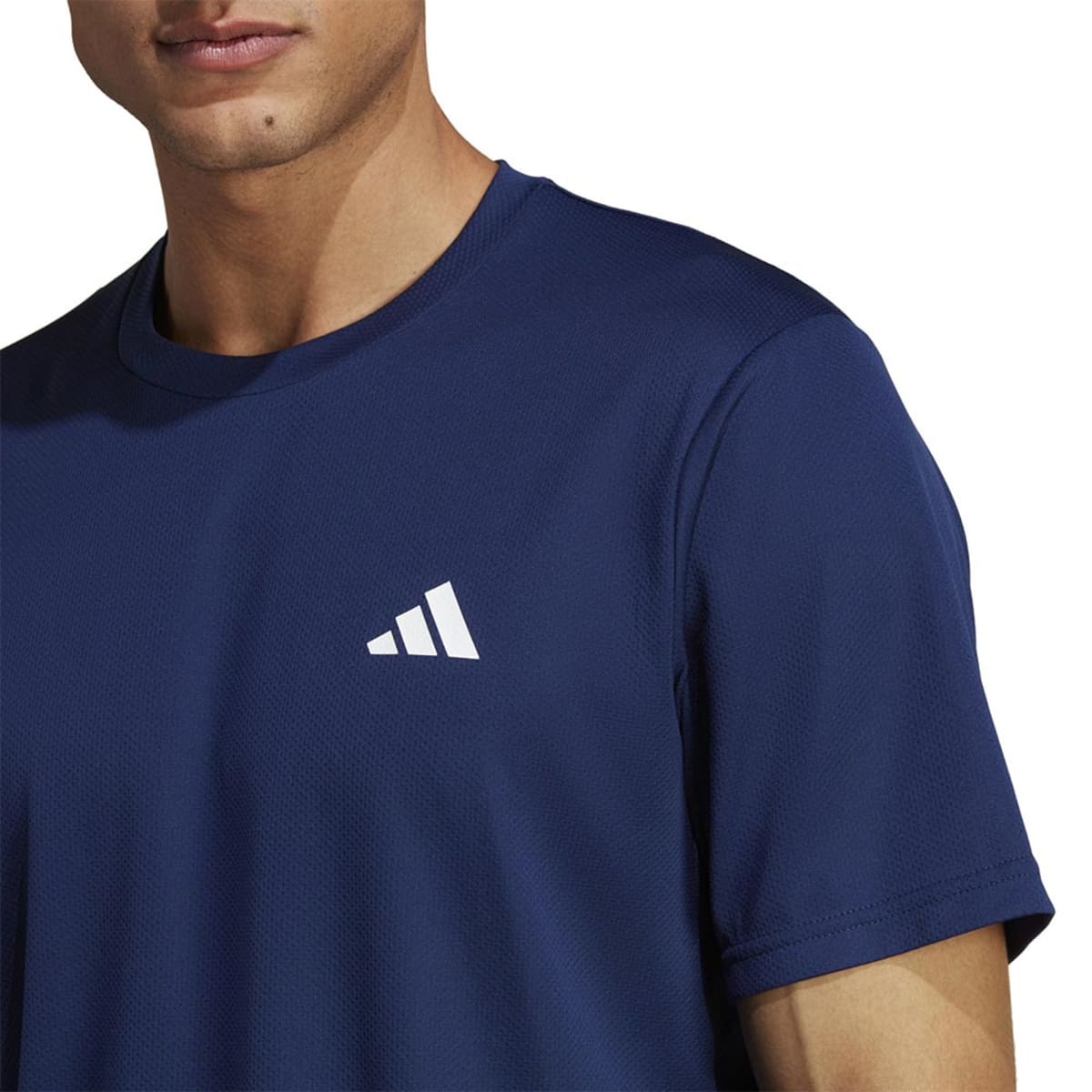 Playera adidas azul marino con tecnología Aeroready para hombre, mod. 1088705