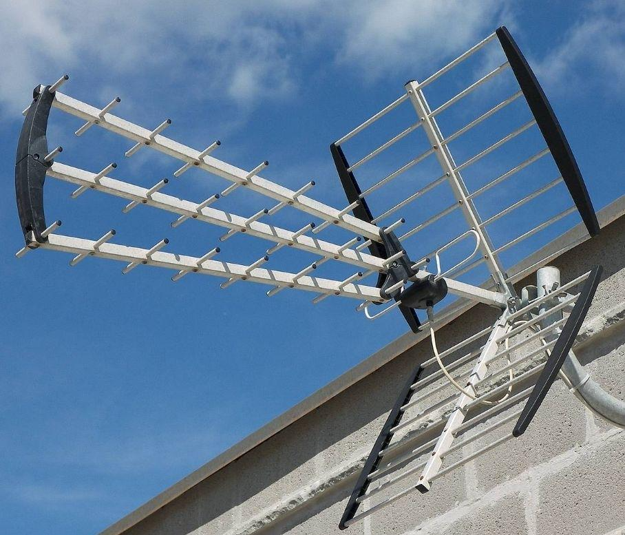 Antena Exterior HD para Zonas de Dificil Recepción con 37 Elementos en Aluminio Resistente Ganancia de 25 dB Ideal para Sintonizar Señal Digital / Master / TVANT-20ELEM