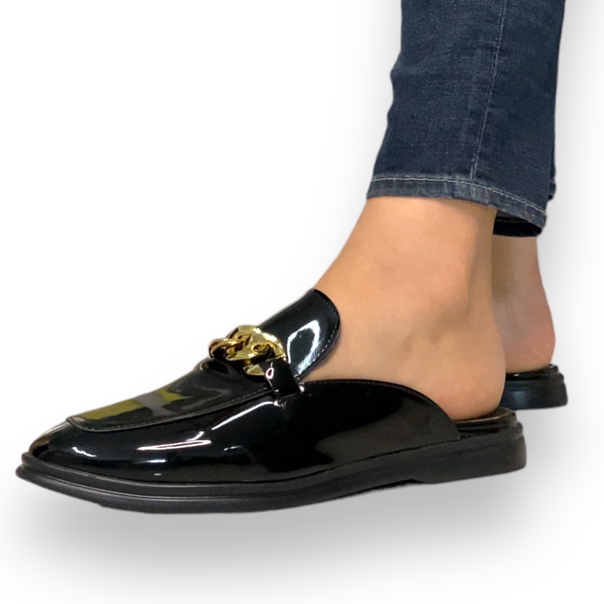FLATS MULES CHAROL NEGRO CON CADENA DORADA DAVID SERRANO