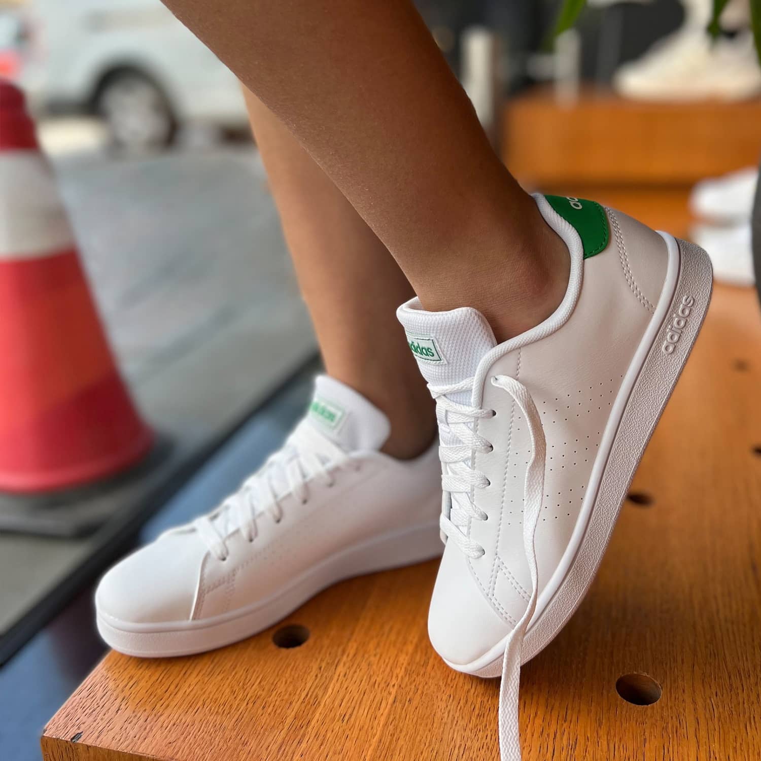 Tenis Adidas Advantage K - GY6995 - Blanco - Niños 