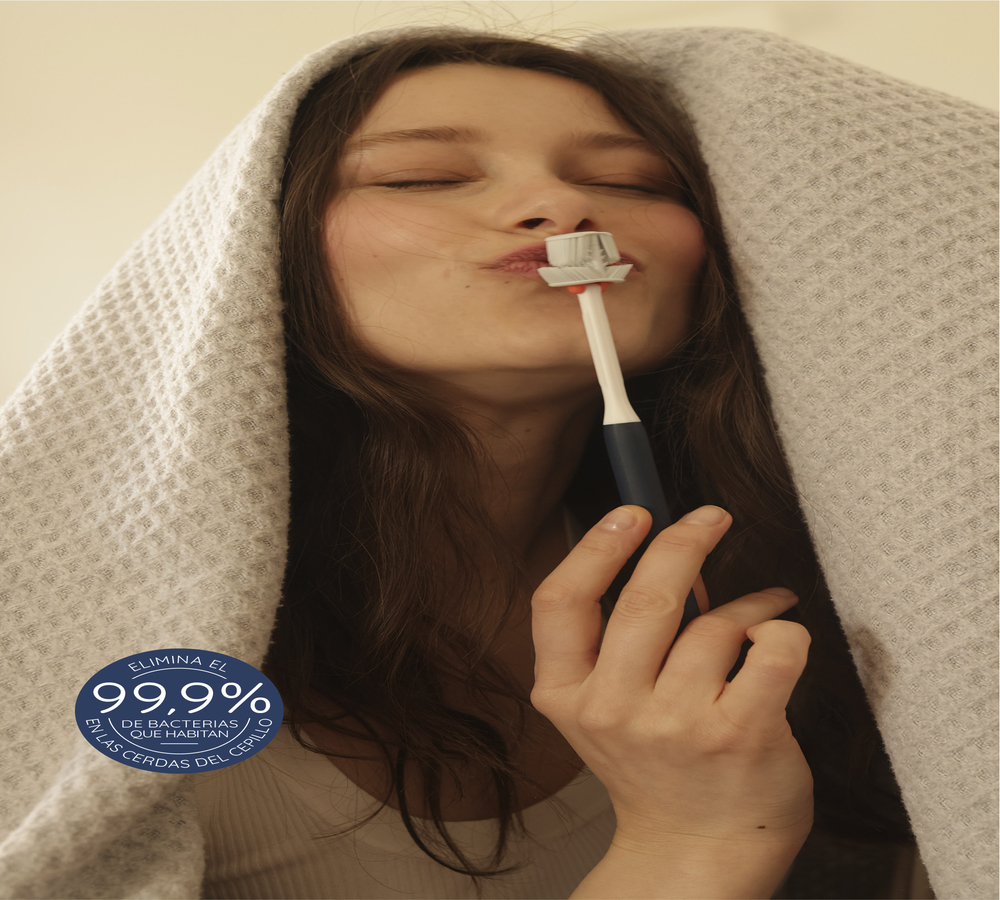 BALENE Cepillo dental doble cara con cerdas medias anguladas 45º Coral