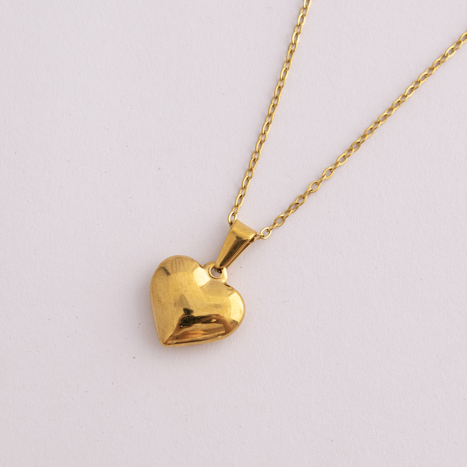 Collar con Dije en forma de Corazón- Bañado en Oro de 14k
