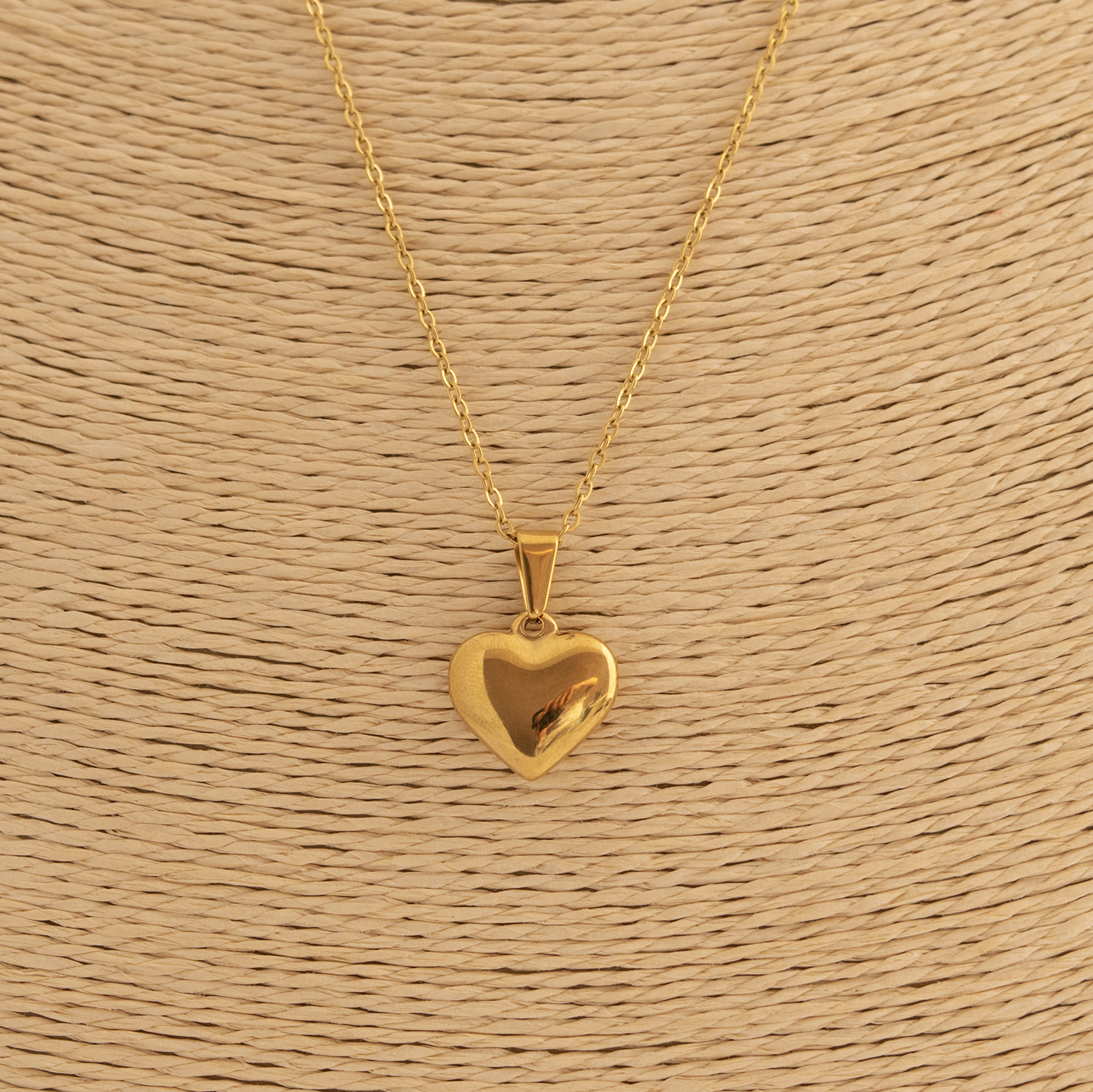 Collar con Dije en forma de Corazón- Bañado en Oro de 14k