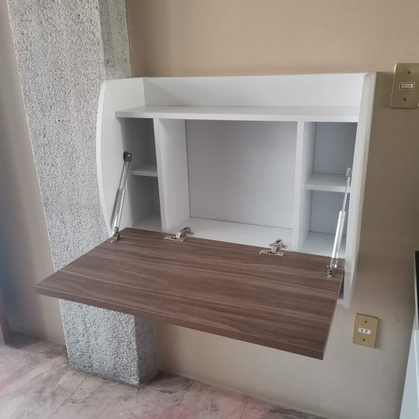 Escritorio de pared. IME. Plegable y compacto. WALL