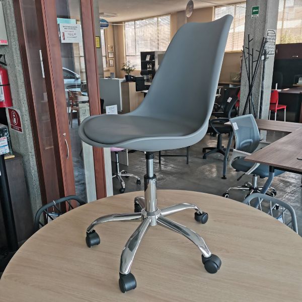 Silla Secretarial. JM. Base cromada y ruedas. Para casa u oficina. OSLO OP
