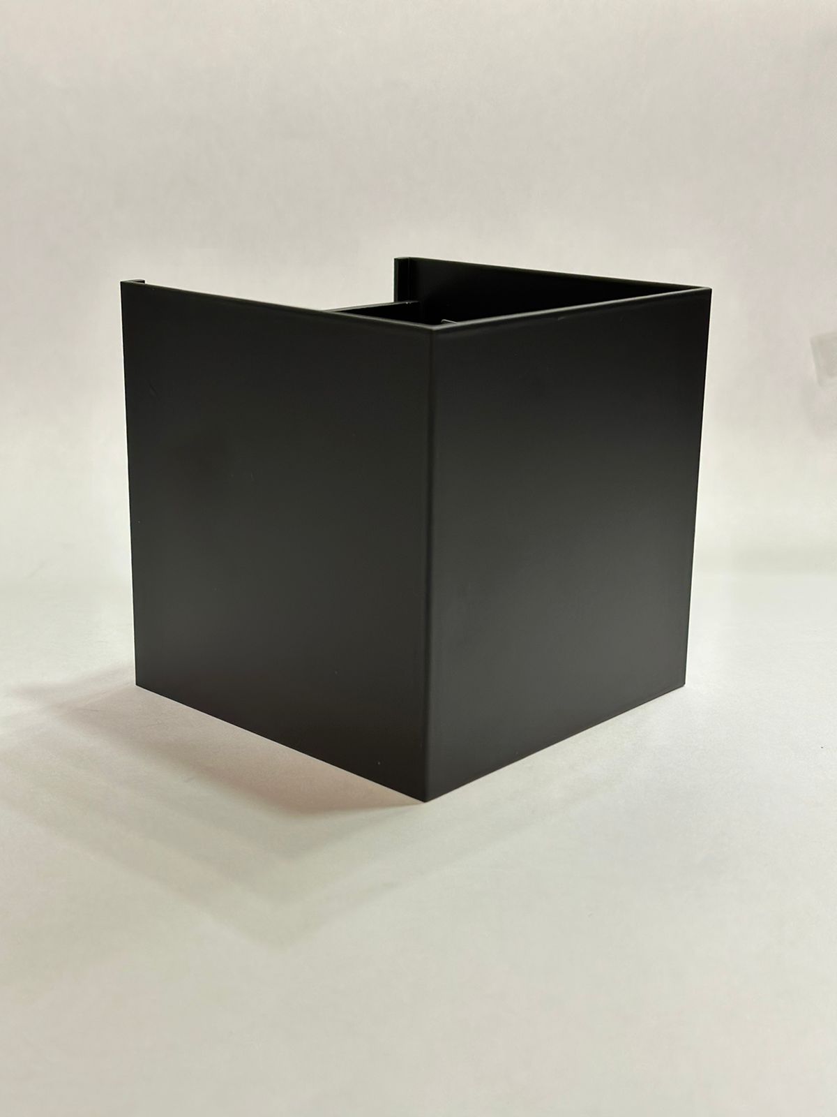 LUMINARIO LED ARBOTANTE NEGRO