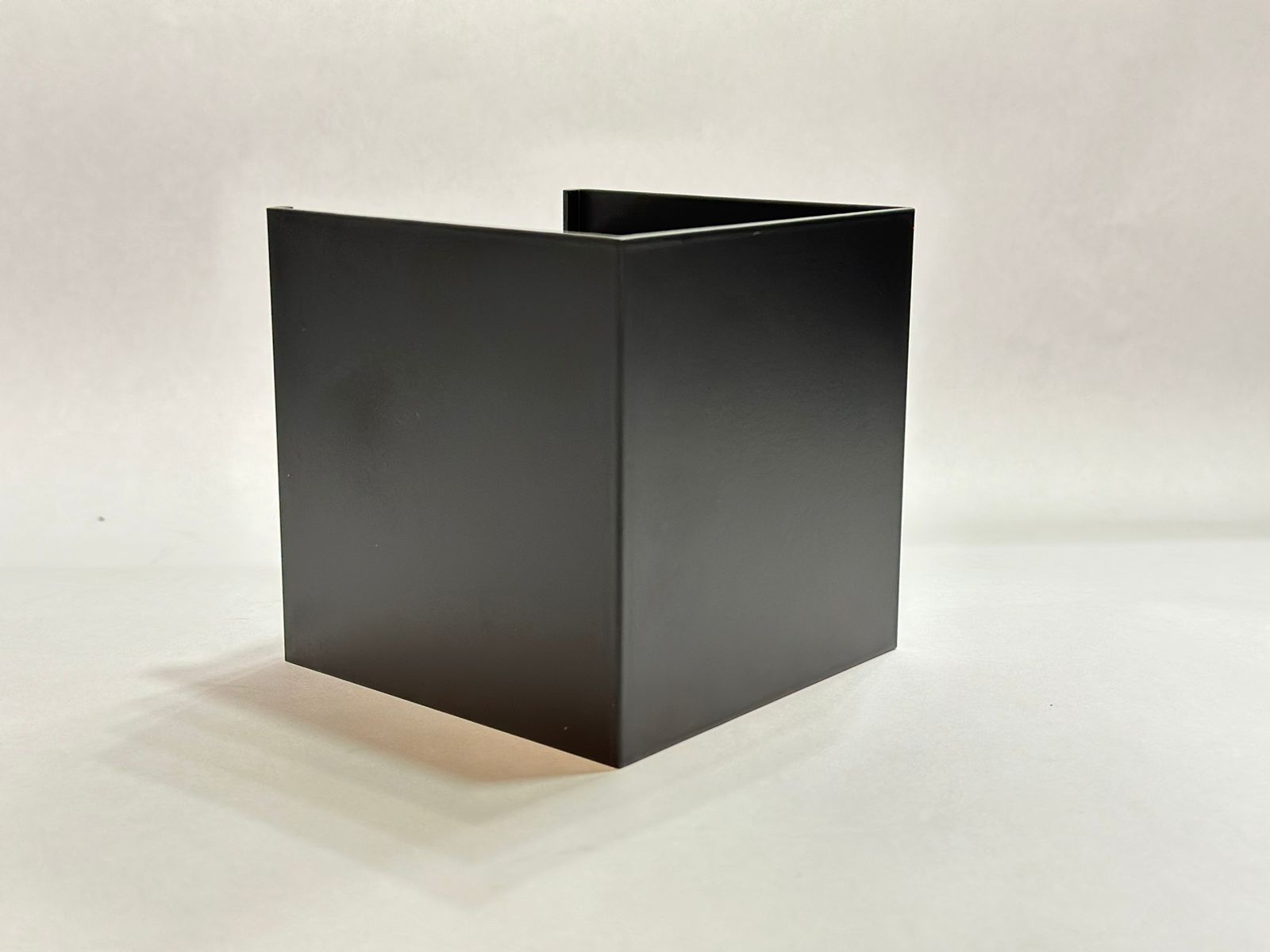 LUMINARIO LED ARBOTANTE NEGRO