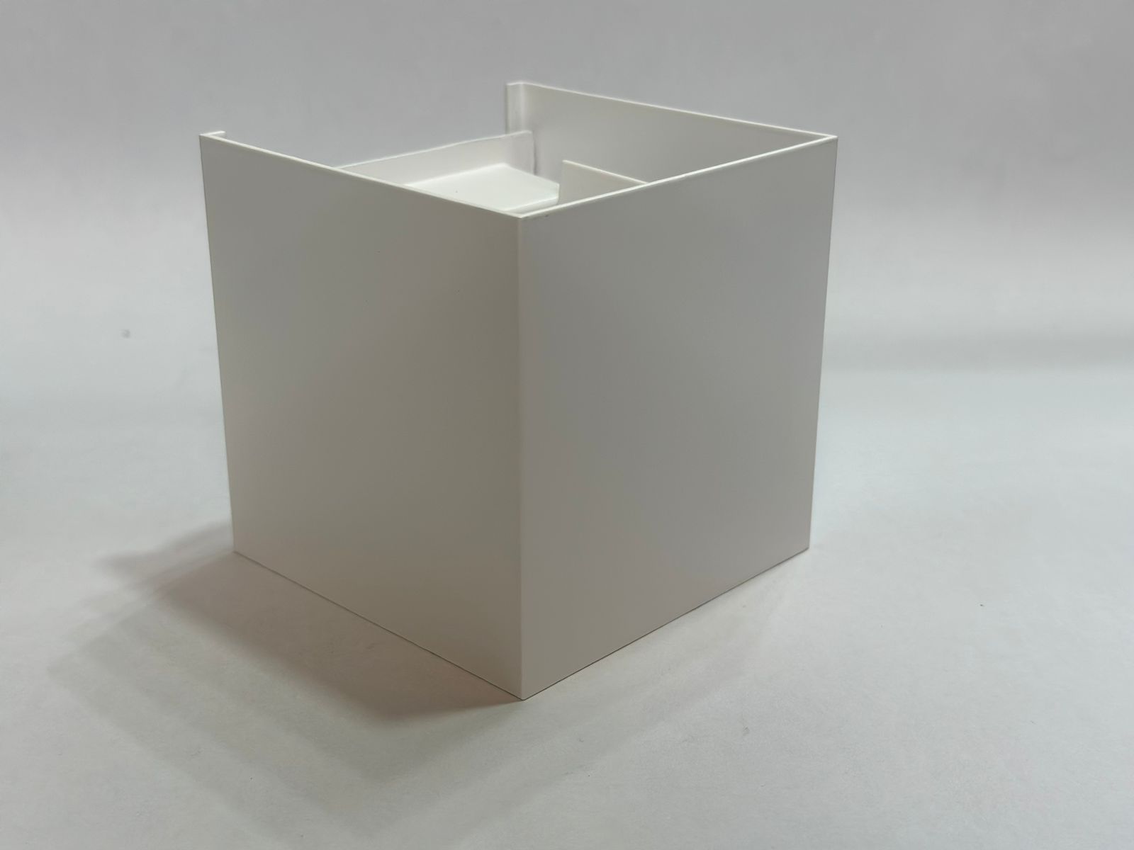 LUMINARIO LED ARBOTANTE NEGRO