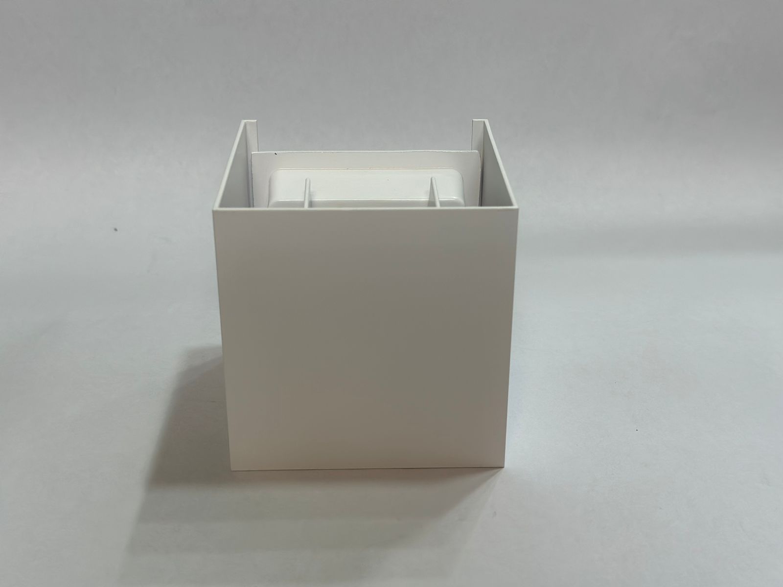 LUMINARIO LED ARBOTANTE NEGRO