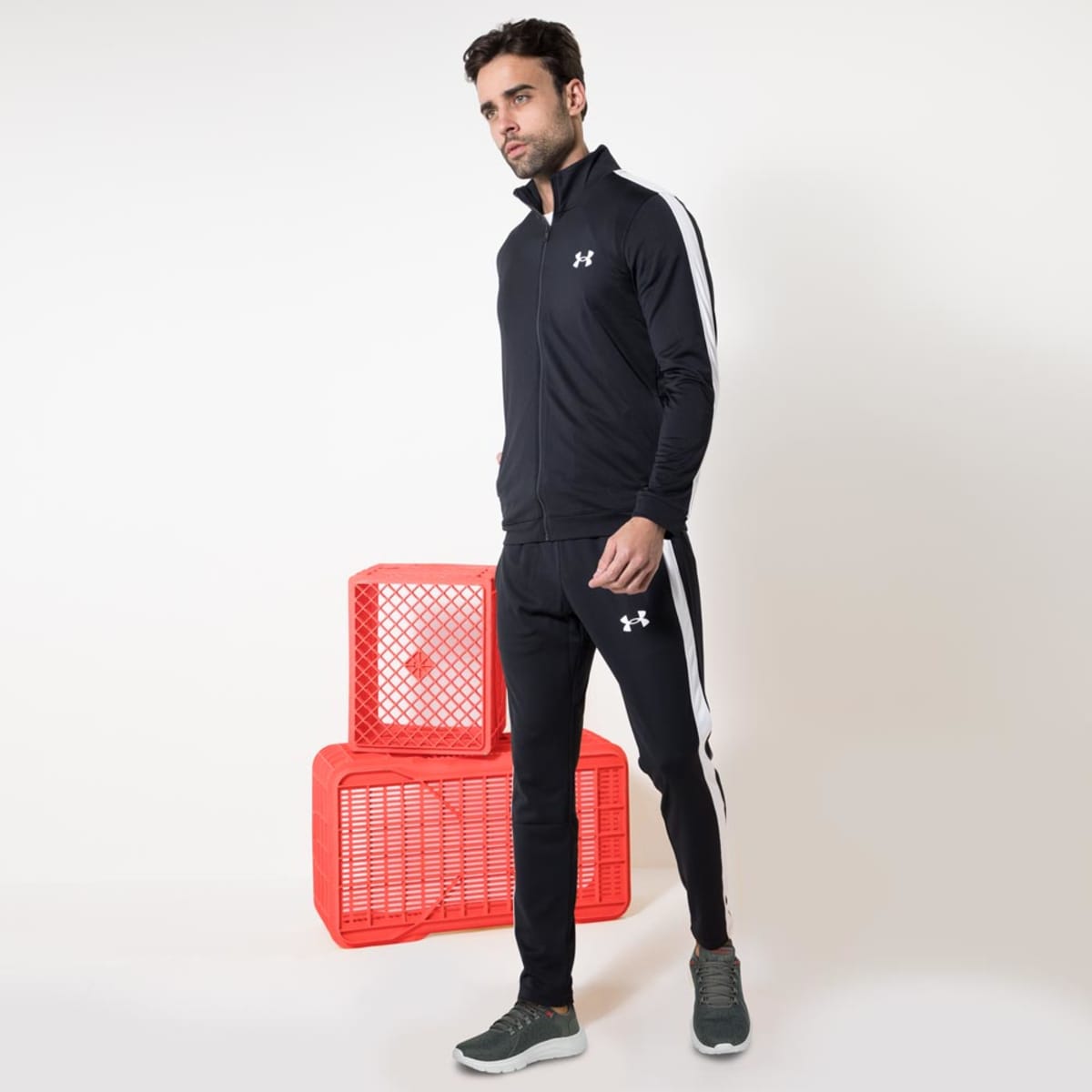 Conjunto deportivo de 2 piezas Emea de Under Armour, color negro, para hombre, mod. 989597