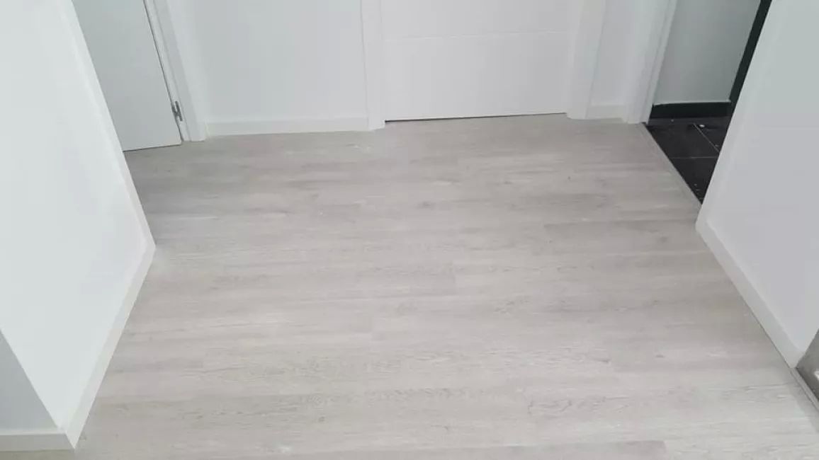 Piso Pvc Auto-adherible Caja 1 M2 #8537 Madera Gris Clara