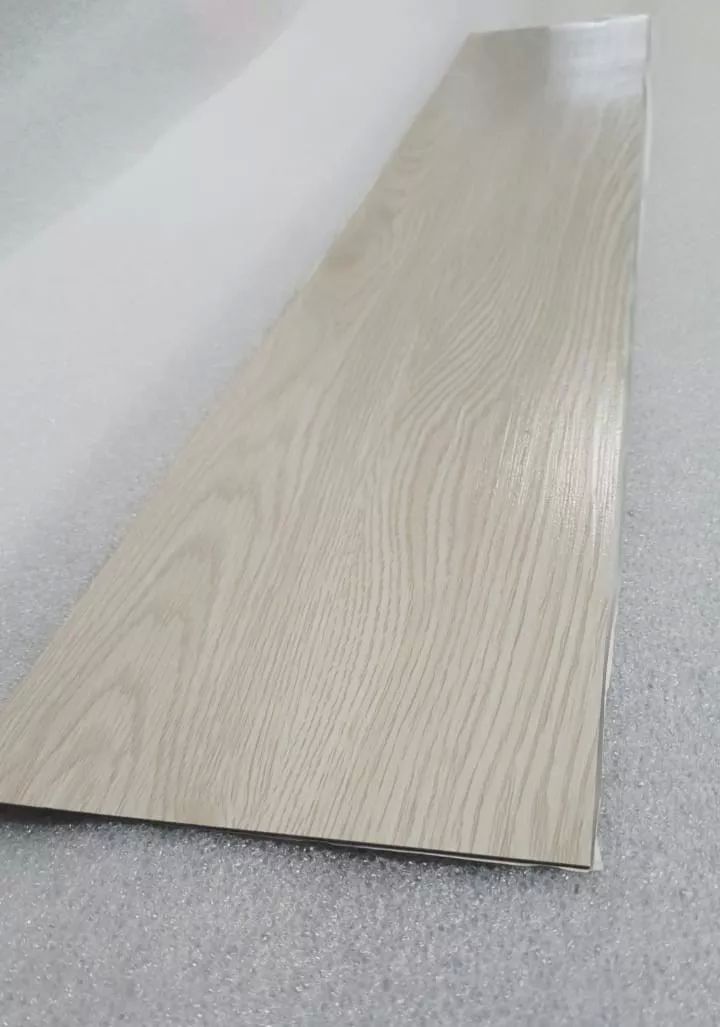 Piso Pvc Auto-adherible Caja 1 M2 #8537 Madera Gris Clara