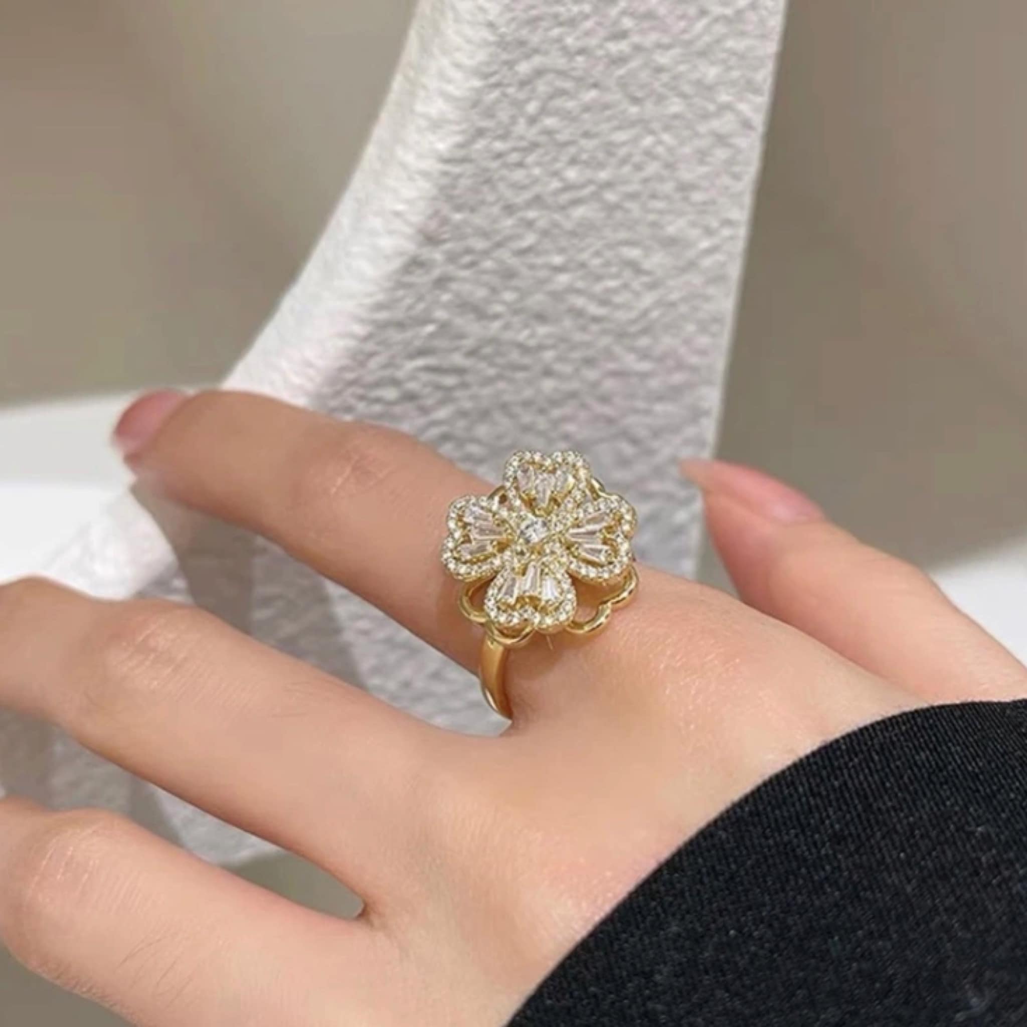 ANILLO GIRATORIO TREBOL ANTIESTRES DORADO