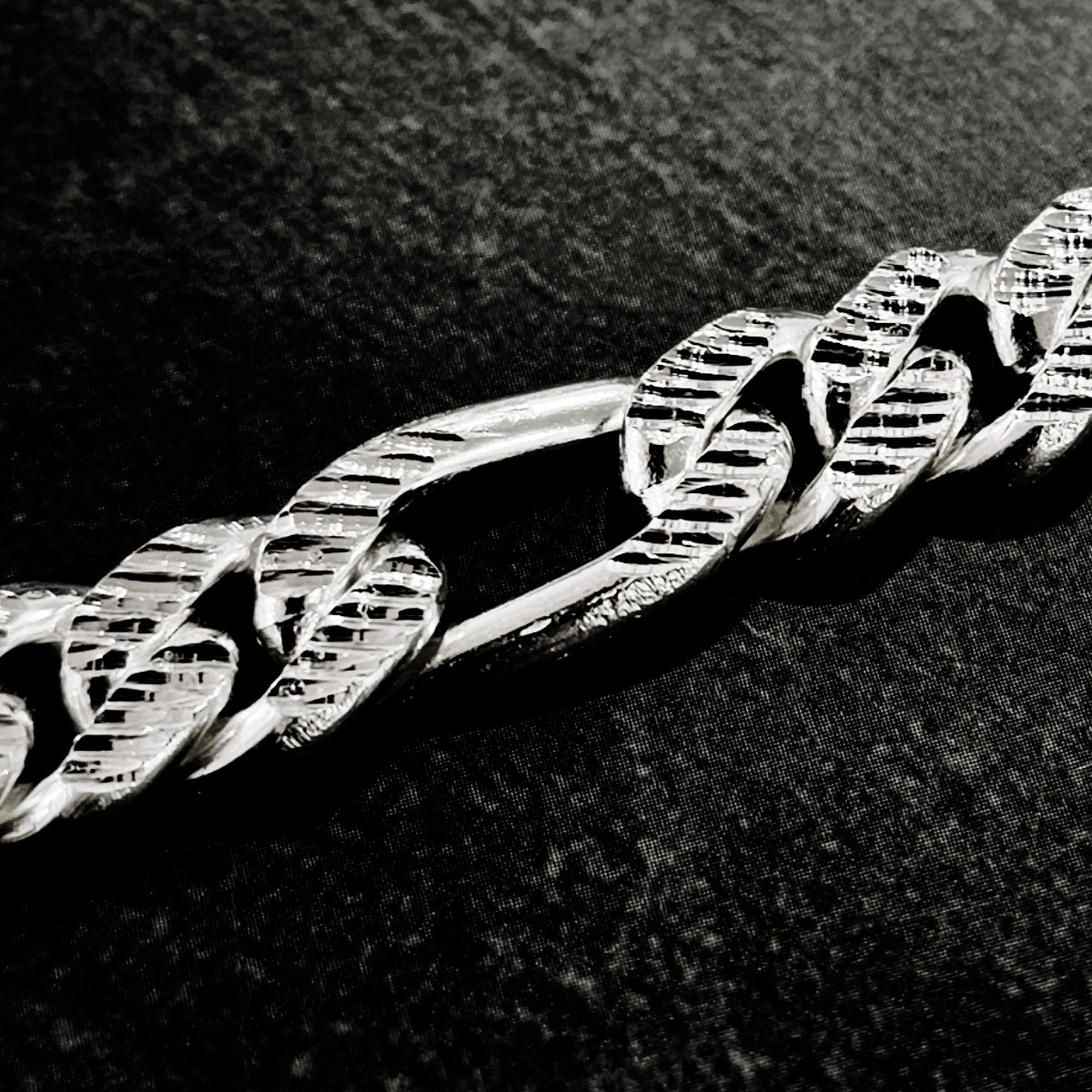 Esclava Figaro de plata .925 diamantada Hombre 3x1 de eslabones. Incluye caja de regalo