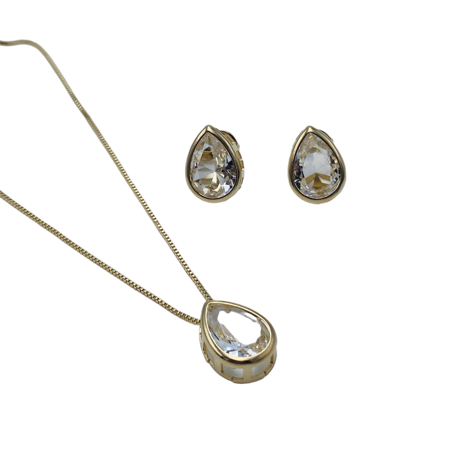 Conjunto aretes y collar Gota con Cristal- Baño de oro 18k- Juego de joyería- collar dorado- aretes chicos