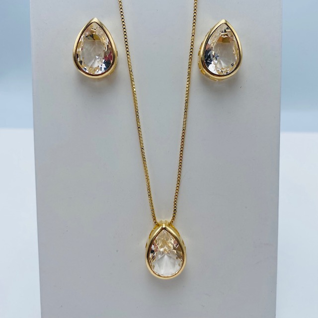 Conjunto aretes y collar Gota con Cristal- Baño de oro 18k- Juego de joyería- collar dorado- aretes chicos