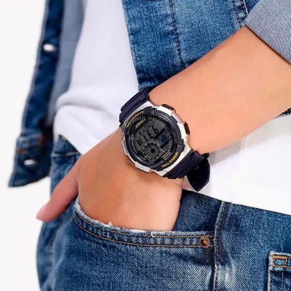 Reloj para hombre Casio Ae-1000W-2  deportivo resistente al agua hora mundial luz led