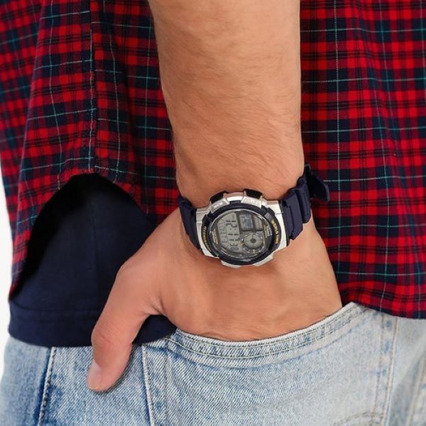 Reloj para hombre Casio Ae-1000W-2  deportivo resistente al agua hora mundial luz led