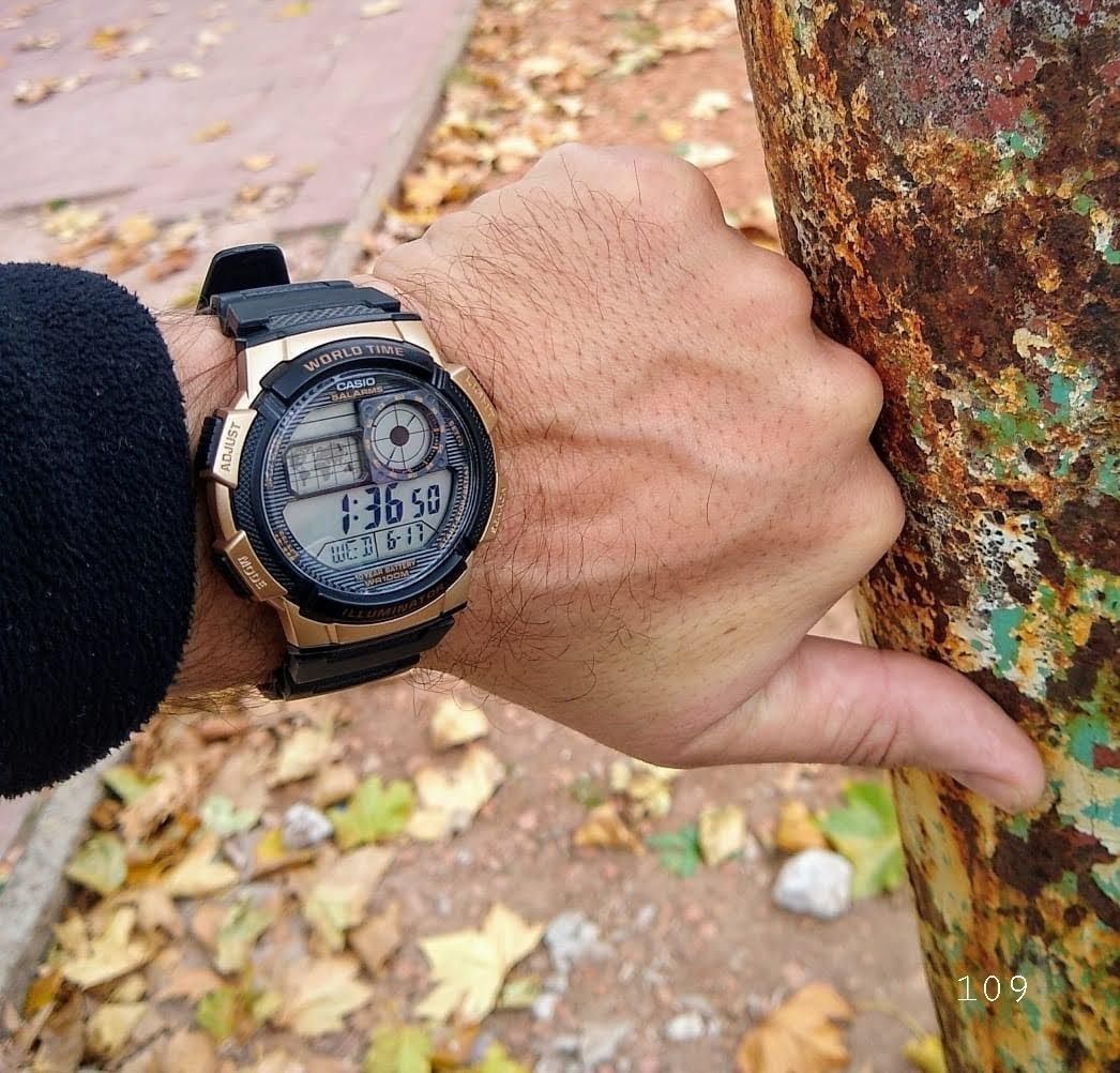 Reloj para hombre Casio Ae-1000w-1A3 deportivo resistente al agua hora mundial luz led