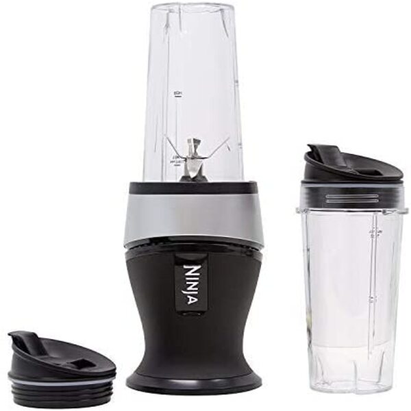 Ninja Liquidificador pessoal compacto QB3001SS Ninja Fit, para batidas,  vitaminas, preparação de alimentos e mistura congelada, base de 700 watts e  (2) copos e tampas de bico de 473 ml, preto