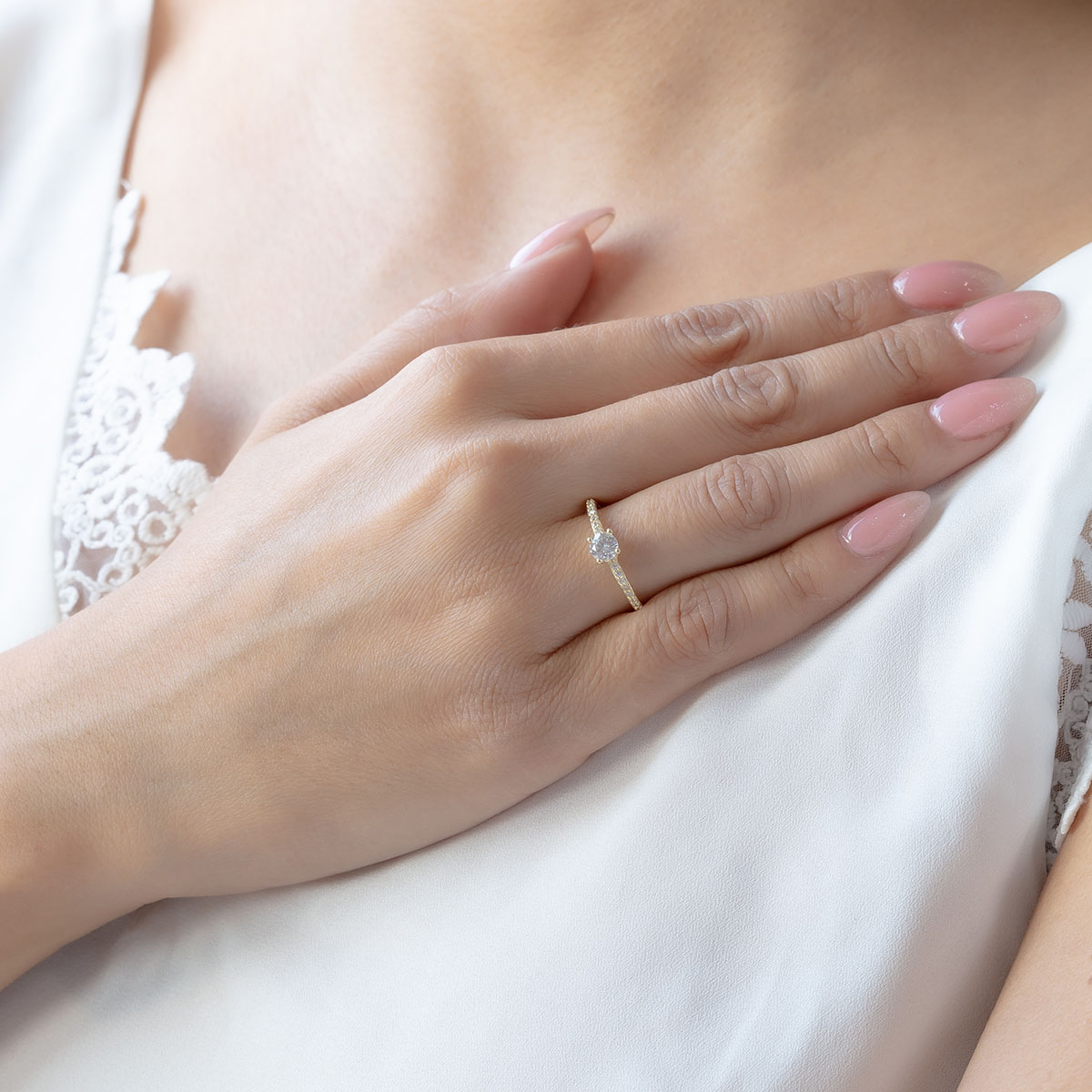 ANILLO DE COMPROMISO ORO 10K AMARILLO  CON PIEDRA VIVIÁN ABBA JOYAS 