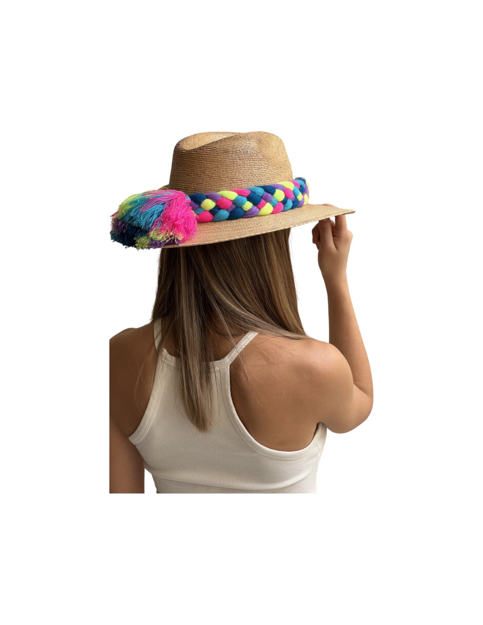 Sombrero para mujer artesanal de palma fina decorado con listón tejido de colores