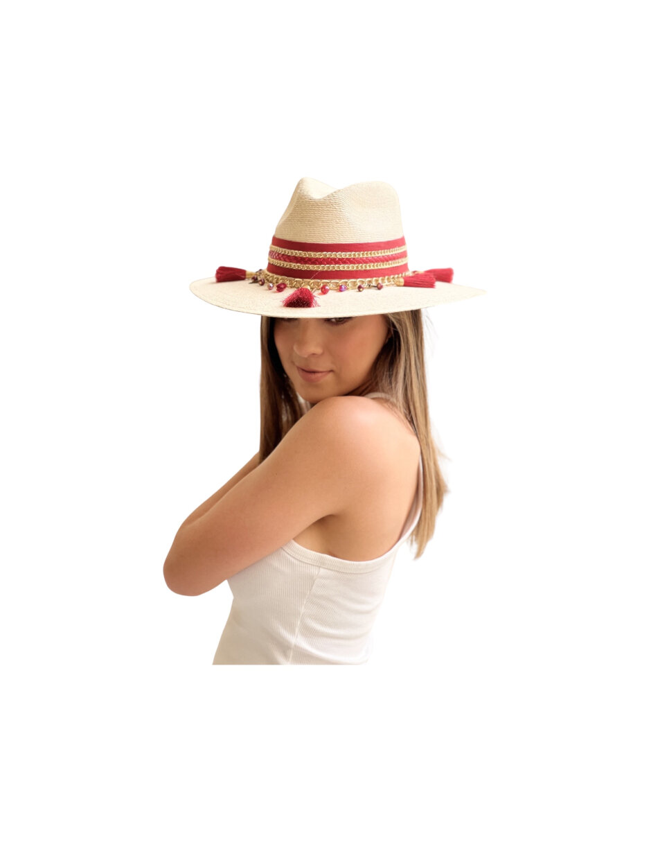 Sombrero para mujer artesanal de palma fina decorado decorado en cinta roja, cadena y detalles en pompones 