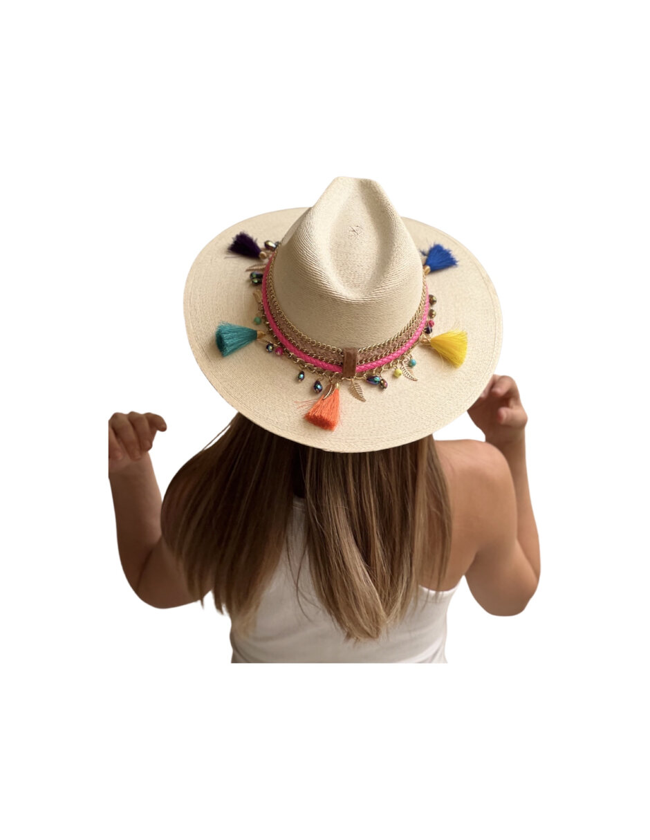 Sombrero para mujer artesanal de palma fina decorado decorado en cinta, cadena y detalles en pompones de colores