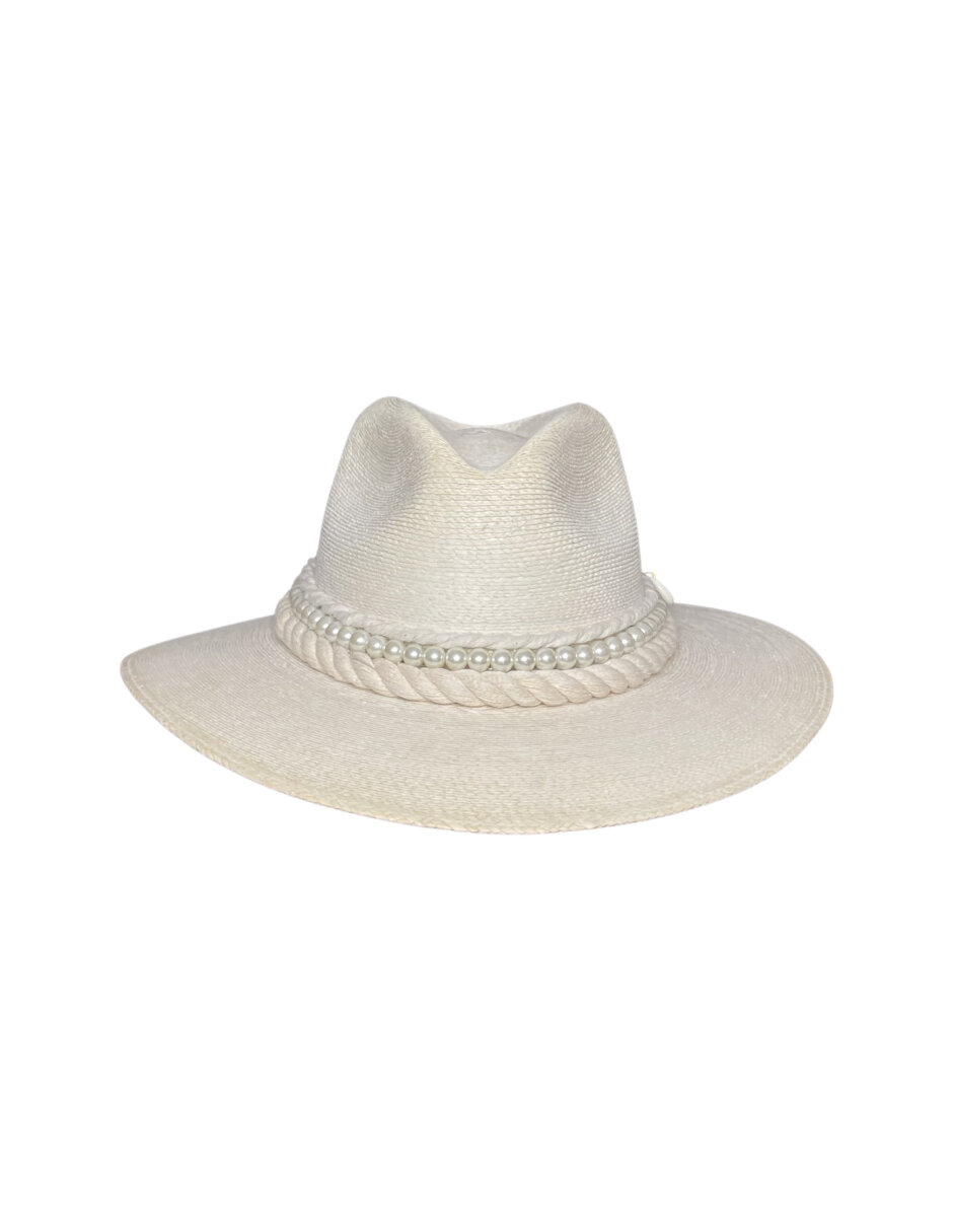 Sombrero para mujer artesanal de palma fina decorado con listón blanco y conchas