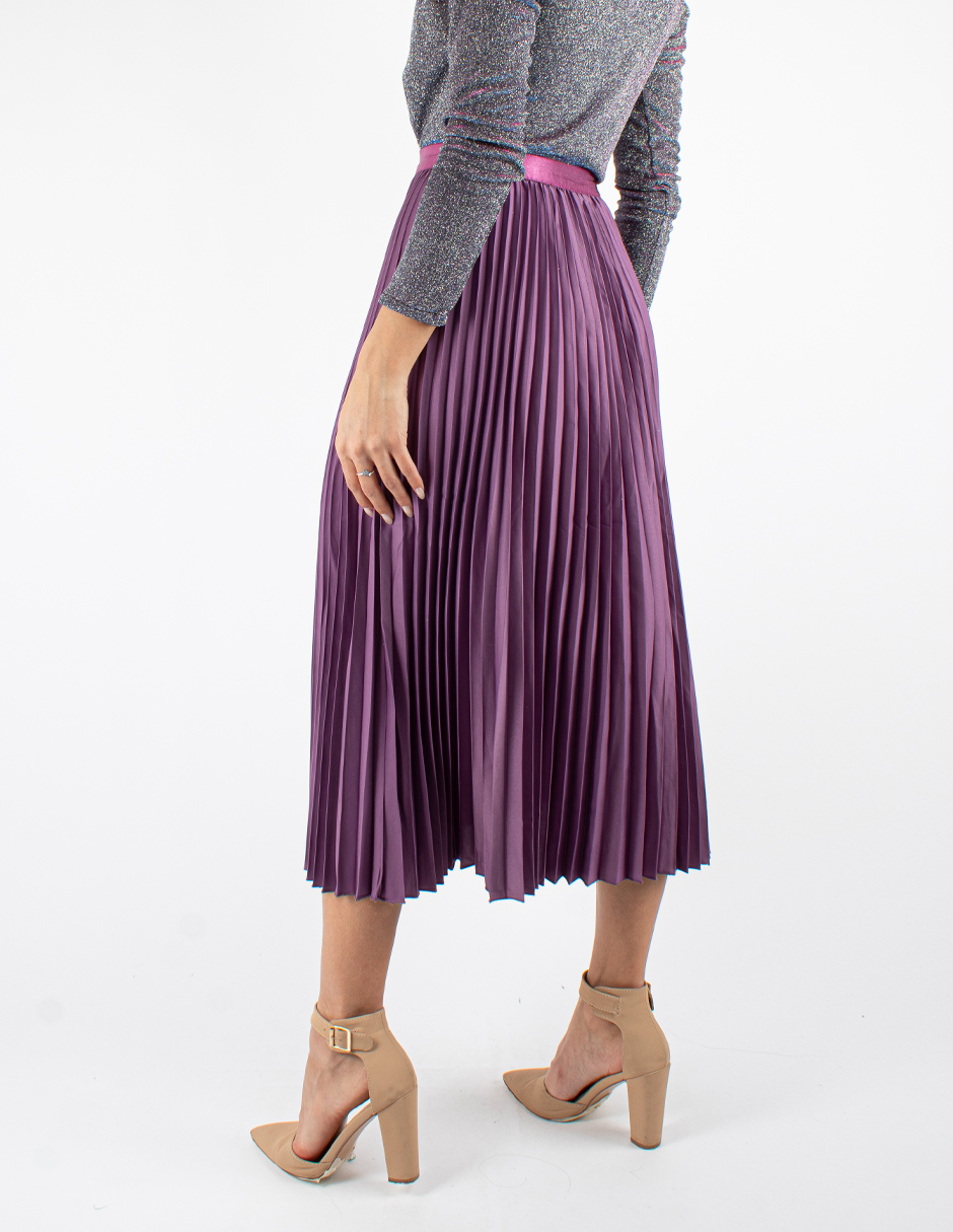 Falda midi plisada clásica