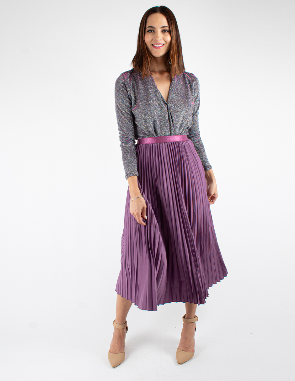 Falda midi plisada clásica