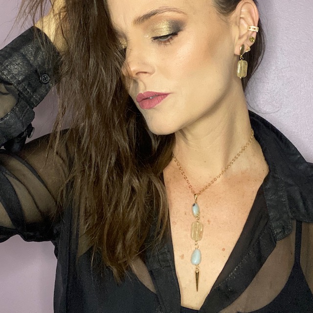 Collar Gargantilla Piedras Naturales Amazonita y Cuarzo Rutilado- Baño de oro 18K- Collar dorado