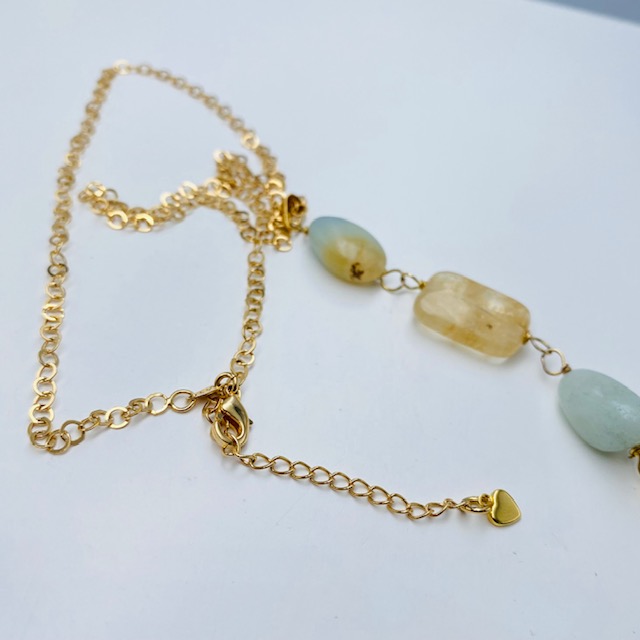 Collar Gargantilla Piedras Naturales Amazonita y Cuarzo Rutilado- Baño de oro 18K- Collar dorado