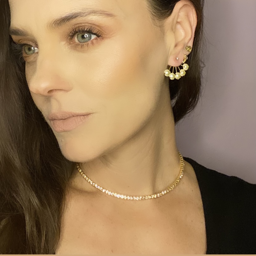 Gargantilla con cristales beige- Baño de oro 18K- Collar dorado