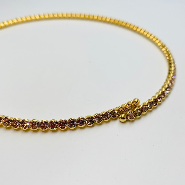 Gargantilla con cristales beige- Baño de oro 18K- Collar dorado