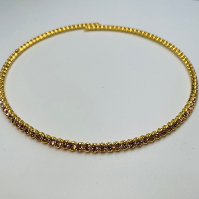 Gargantilla con cristales beige- Baño de oro 18K- Collar dorado