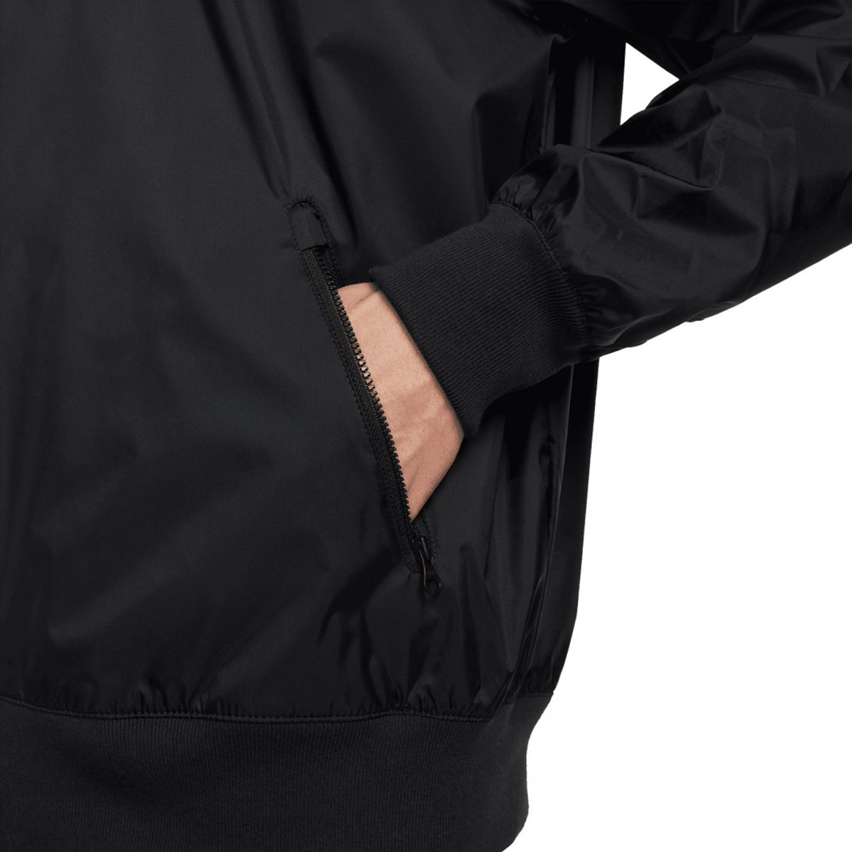 Chamarra Nike PUMAS UNAM Windrunner Rompevientos Negra.