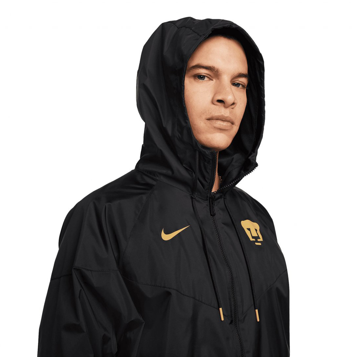 Chamarra Nike PUMAS UNAM Windrunner Rompevientos Negra.
