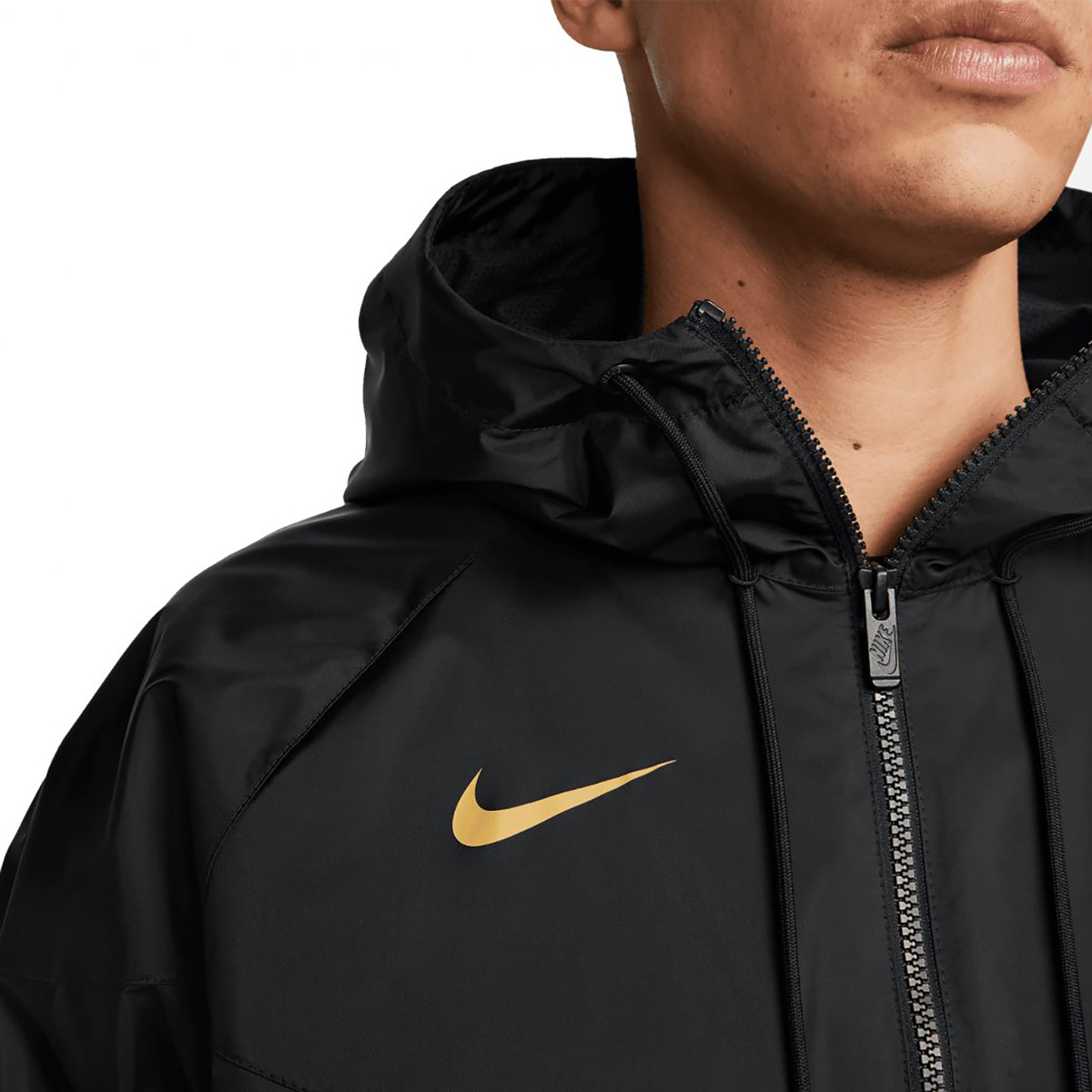 Chamarra Nike PUMAS UNAM Windrunner Rompevientos Negra.