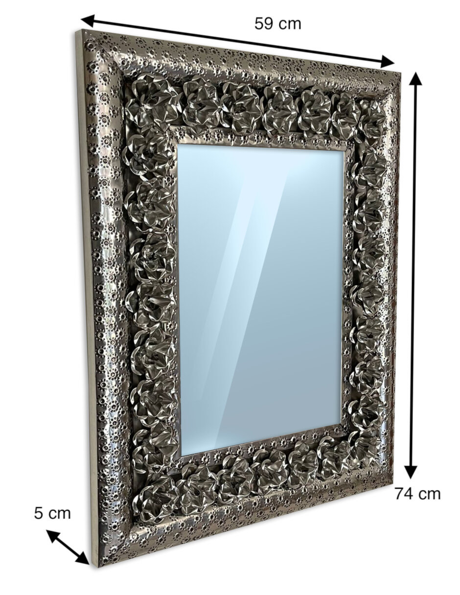 Espejo de pared artesanal de acero inoxidable repujado con detalle de rosas en acero, hecho por artistas Mexicanos de Jalisco 74 x 59 cm