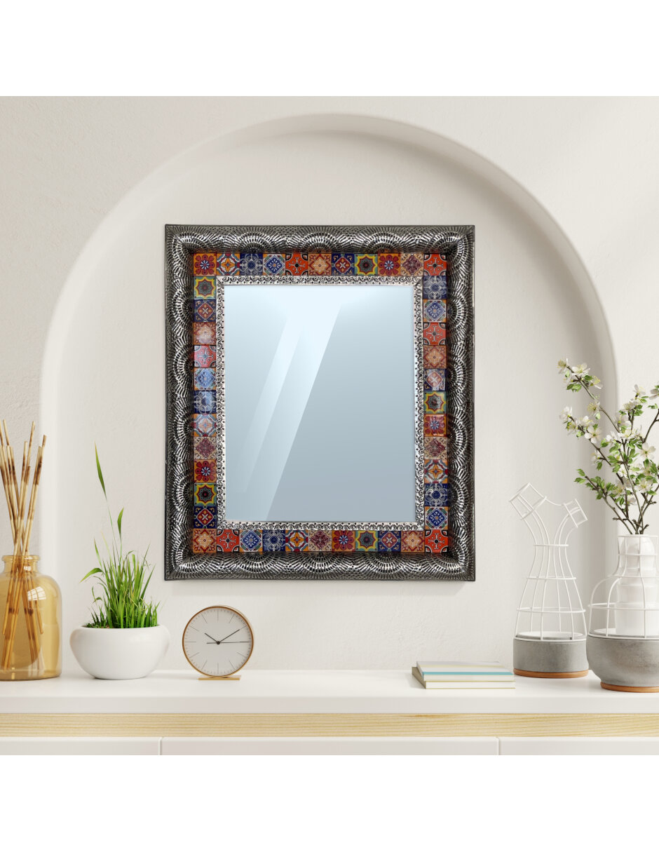Espejo de Pared artesanal con Acero Repujado y Mosaicos de Talavera 82 x 71 cm
